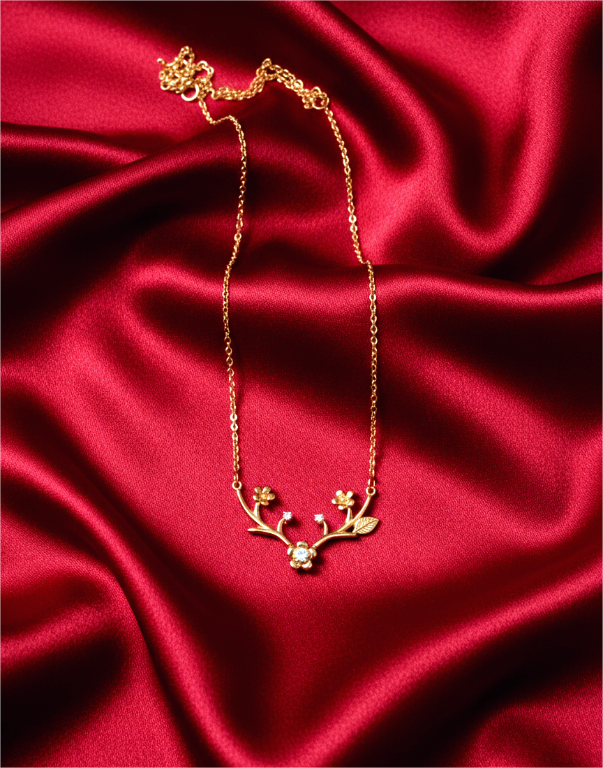 Golden Bloom Floral Necklace with Crystal Accents – Elegant Nature-Inspired Design